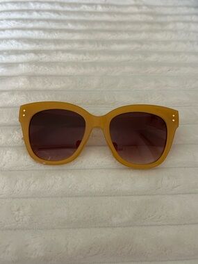New oversized mustard yellow sunglasses 😎